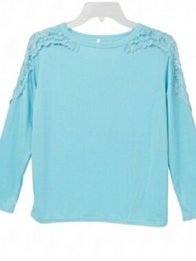 Cato's women XL  light blue lace shoulder long-sleeve top. New 7042